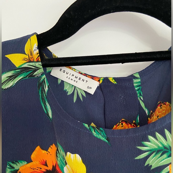 Equipment silk floral blouse size small - Picture 2 of 5